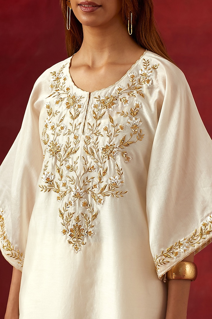Off-White Silk Chanderi Resham Embroidered Kurta Set by Anantaa By Roohi Trehan at Pernia's Pop Up Shop