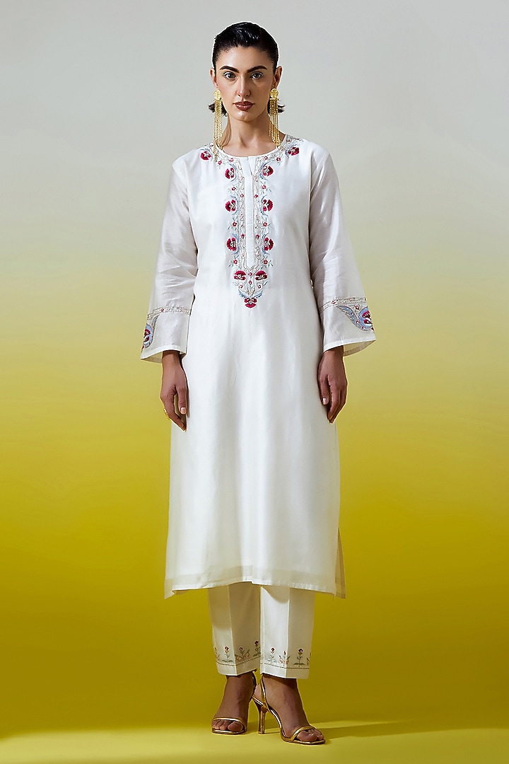 Off-White Silk Chanderi Embroidered Kurta Set by Anantaa By Roohi Trehan at Pernia's Pop Up Shop