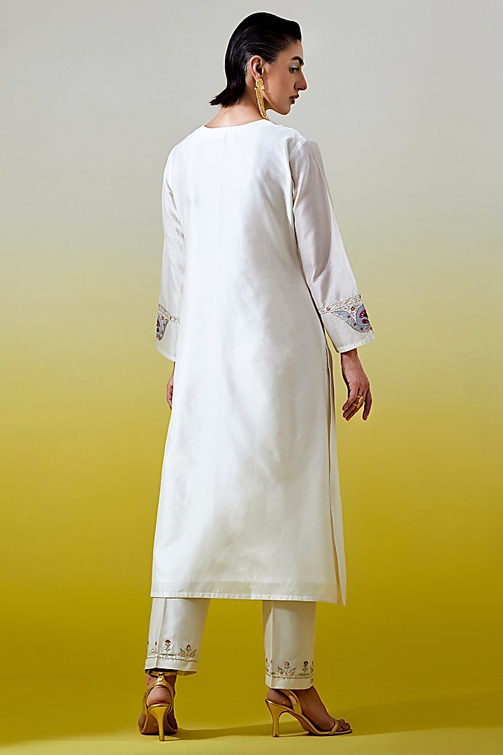 Off-White Silk Chanderi Embroidered Kurta Set by Anantaa By Roohi Trehan at Pernia's Pop Up Shop