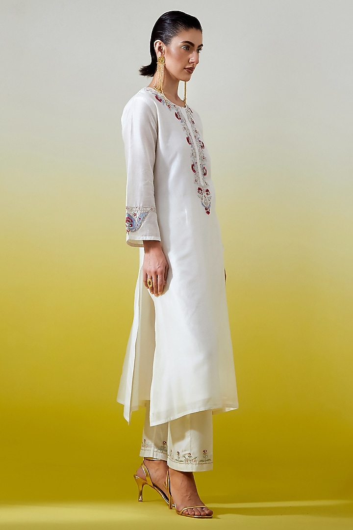 Off-White Silk Chanderi Embroidered Kurta Set by Anantaa By Roohi Trehan at Pernia's Pop Up Shop
