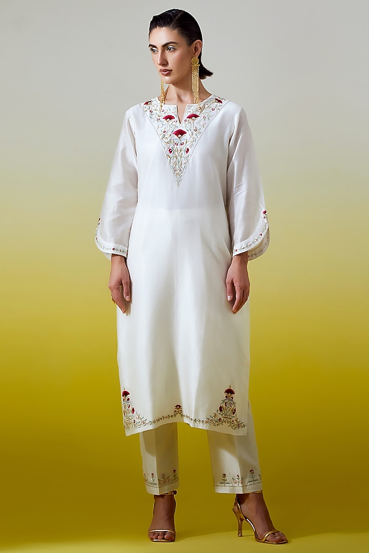 Off-White Silk Chanderi Embroidered Kurta Set by Anantaa By Roohi Trehan at Pernia's Pop Up Shop
