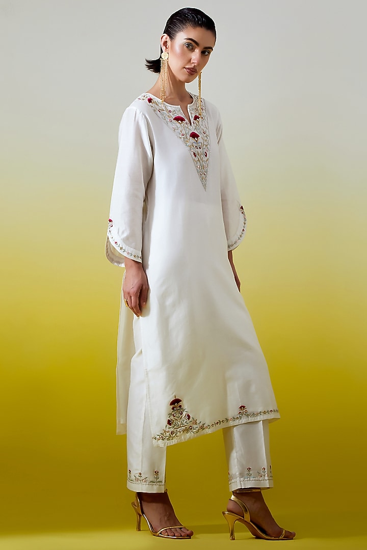 Off-White Silk Chanderi Embroidered Kurta Set by Anantaa By Roohi Trehan at Pernia's Pop Up Shop