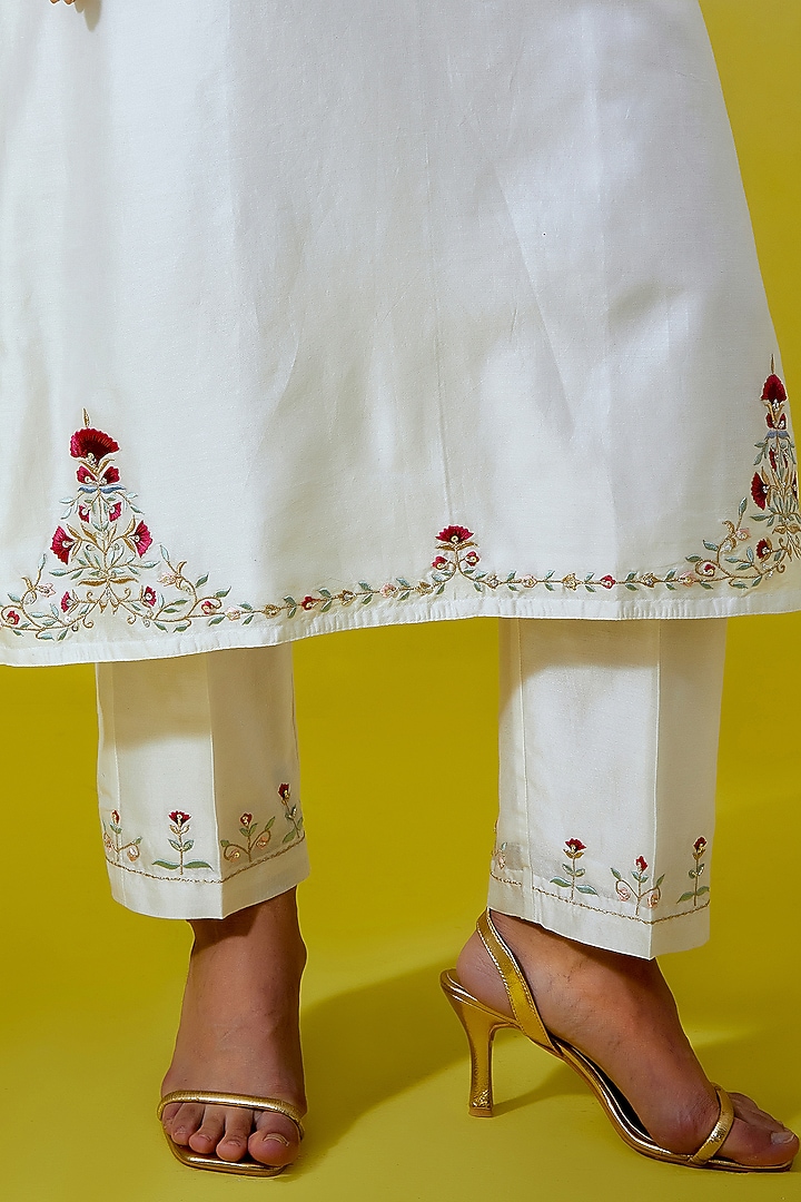 Off-White Silk Chanderi Embroidered Kurta Set by Anantaa By Roohi Trehan at Pernia's Pop Up Shop