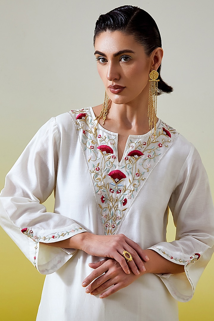 Off-White Silk Chanderi Embroidered Kurta Set by Anantaa By Roohi Trehan at Pernia's Pop Up Shop