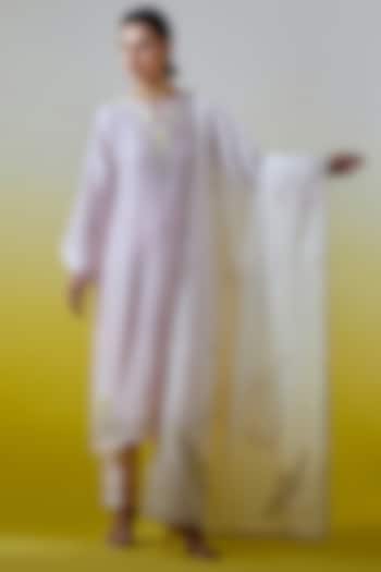 Off-White Silk Chanderi Embroidered Kurta Set by Anantaa By Roohi Trehan at Pernia's Pop Up Shop