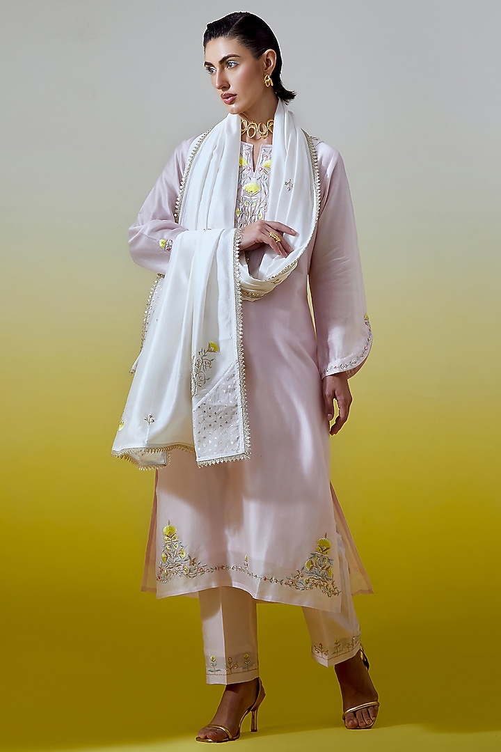 Off-White Silk Chanderi Embroidered Dupatta by Anantaa By Roohi Trehan at Pernia's Pop Up Shop