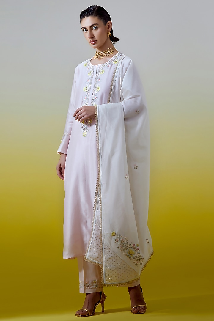 Off-White Silk Chanderi Embroidered Dupatta by Anantaa By Roohi Trehan at Pernia's Pop Up Shop