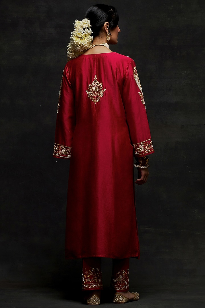 Red Silk Chanderi Floral Embroidered Kurta Set by Anantaa By Roohi Trehan at Pernia's Pop Up Shop