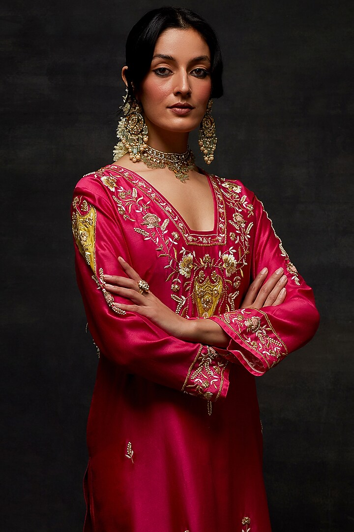 Fuchsia Silk Chanderi Floral Embroidered Kurta Set by Anantaa By Roohi Trehan at Pernia's Pop Up Shop