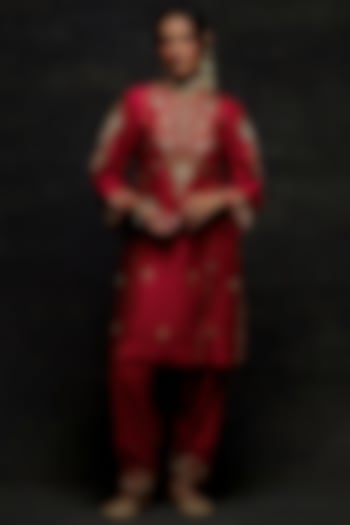 Red Silk Chanderi Floral Embroidered Short Kurta Set by Anantaa By Roohi Trehan