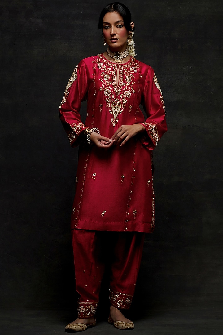 Red Silk Chanderi Floral Embroidered Short Kurta Set by Anantaa By Roohi Trehan