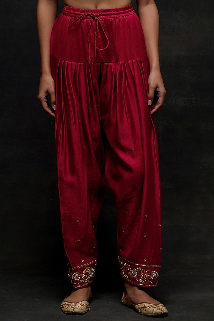 Red Silk Chanderi Floral Embroidered Short Kurta Set by Anantaa By Roohi Trehan at Pernia's Pop Up Shop