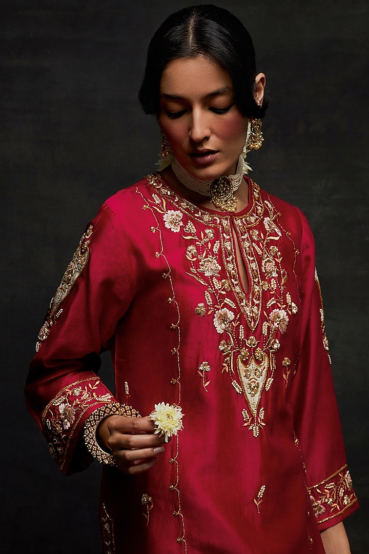 Red Silk Chanderi Floral Embroidered Short Kurta Set by Anantaa By Roohi Trehan at Pernia's Pop Up Shop