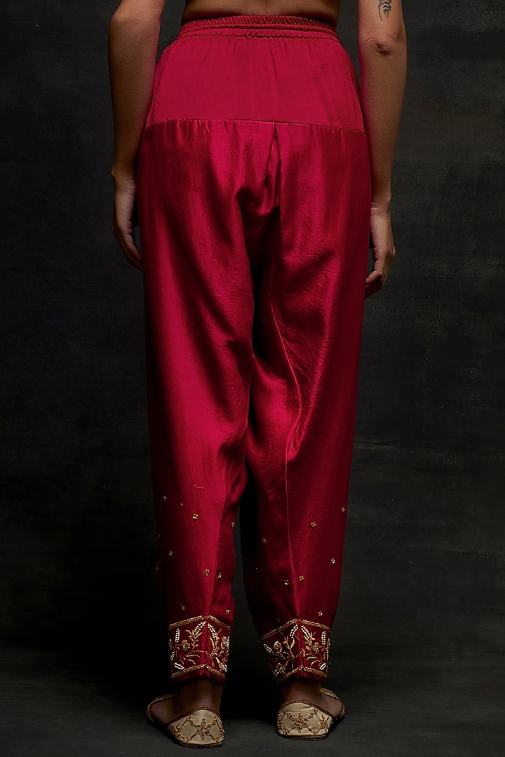 Red Silk Chanderi Floral Embroidered Short Kurta Set by Anantaa By Roohi Trehan at Pernia's Pop Up Shop
