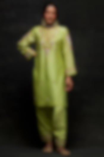 Green Silk Chanderi Floral Embroidered Short Kurta Set by Anantaa By Roohi Trehan