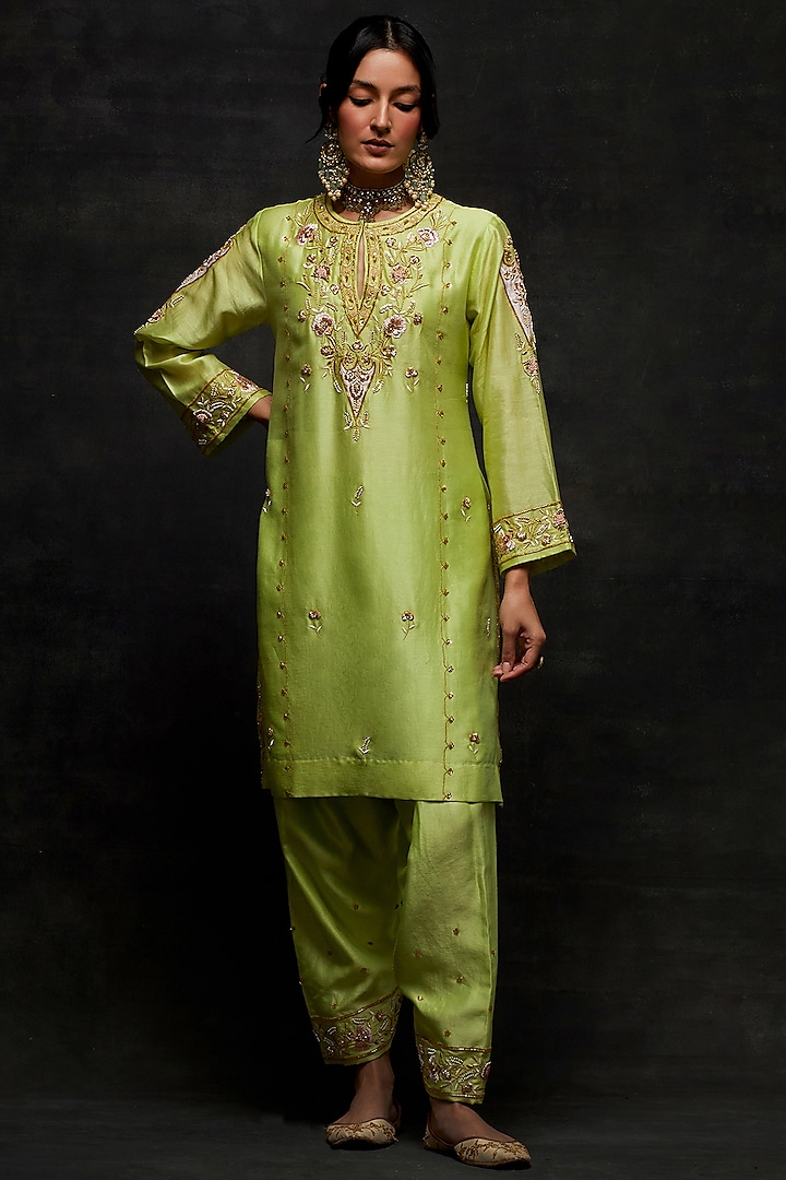 Green Silk Chanderi Floral Embroidered Short Kurta Set by Anantaa By Roohi Trehan at Pernia's Pop Up Shop