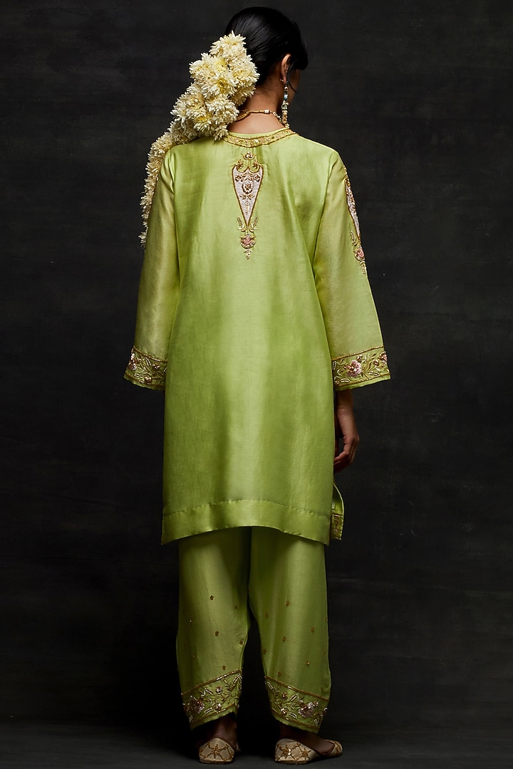 Green Silk Chanderi Floral Embroidered Short Kurta Set by Anantaa By Roohi Trehan at Pernia's Pop Up Shop