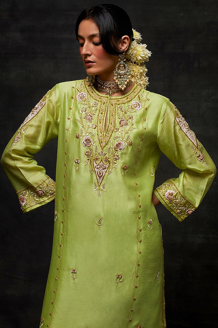 Green Silk Chanderi Floral Embroidered Short Kurta Set by Anantaa By Roohi Trehan at Pernia's Pop Up Shop