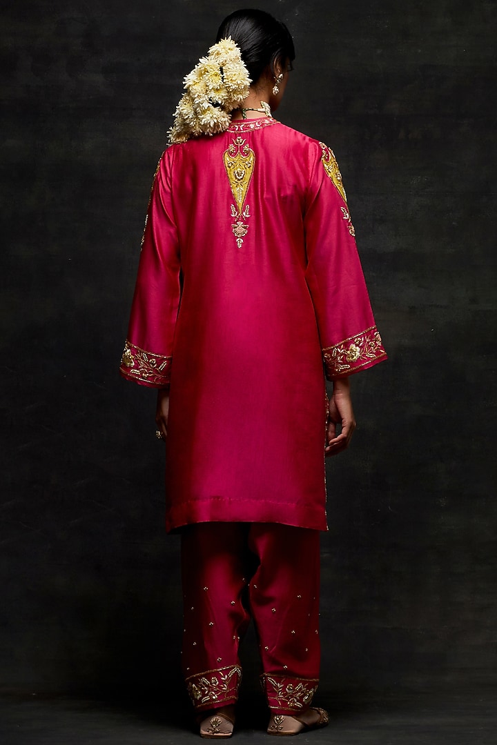 Fuchsia Silk Chanderi Floral Embroidered Short Kurta Set by Anantaa By Roohi Trehan at Pernia's Pop Up Shop