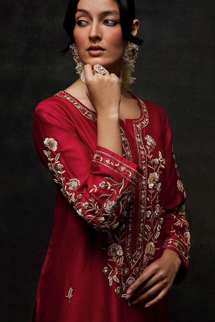 Red Silk Chanderi Floral Embroidered Kurta Set by Anantaa By Roohi Trehan at Pernia's Pop Up Shop