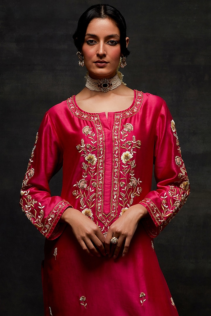 Fuchsia Silk Chanderi Floral Embroidered Kurta Set by Anantaa By Roohi Trehan at Pernia's Pop Up Shop
