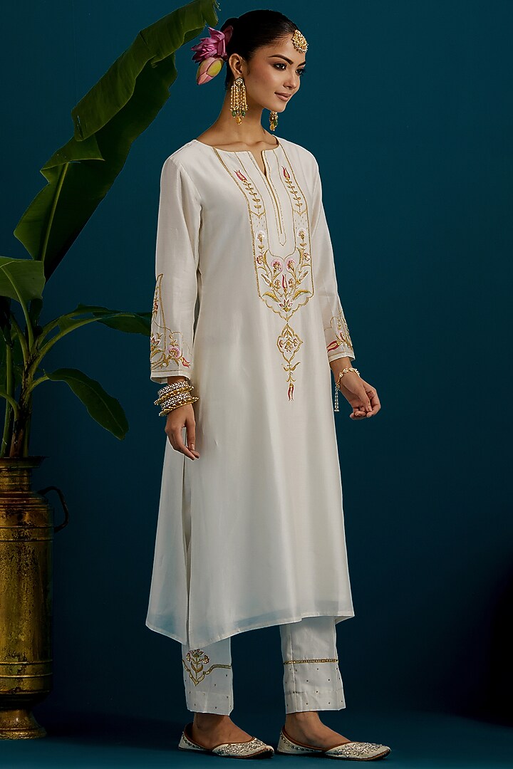Off-White Silk Chanderi Dabka Embroidered A-Line Kurta Set by Anantaa By Roohi Trehan at Pernia's Pop Up Shop