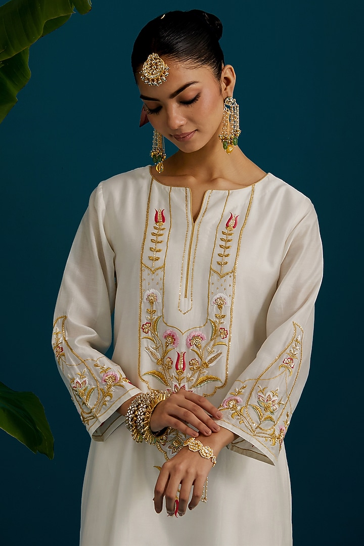 Off-White Silk Chanderi Dabka Embroidered A-Line Kurta Set by Anantaa By Roohi Trehan at Pernia's Pop Up Shop