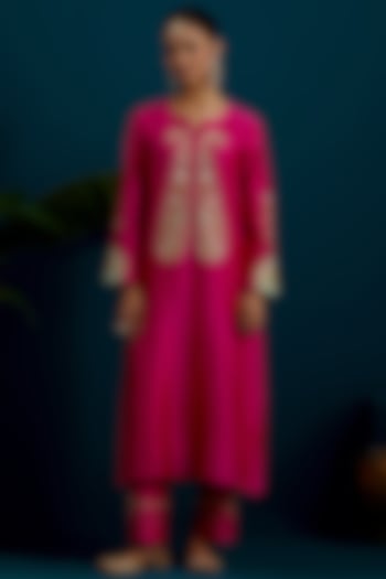 Fuchsia Silk Chanderi Paisley Embroidered Kurta Set by Anantaa By Roohi Trehan at Pernia's Pop Up Shop