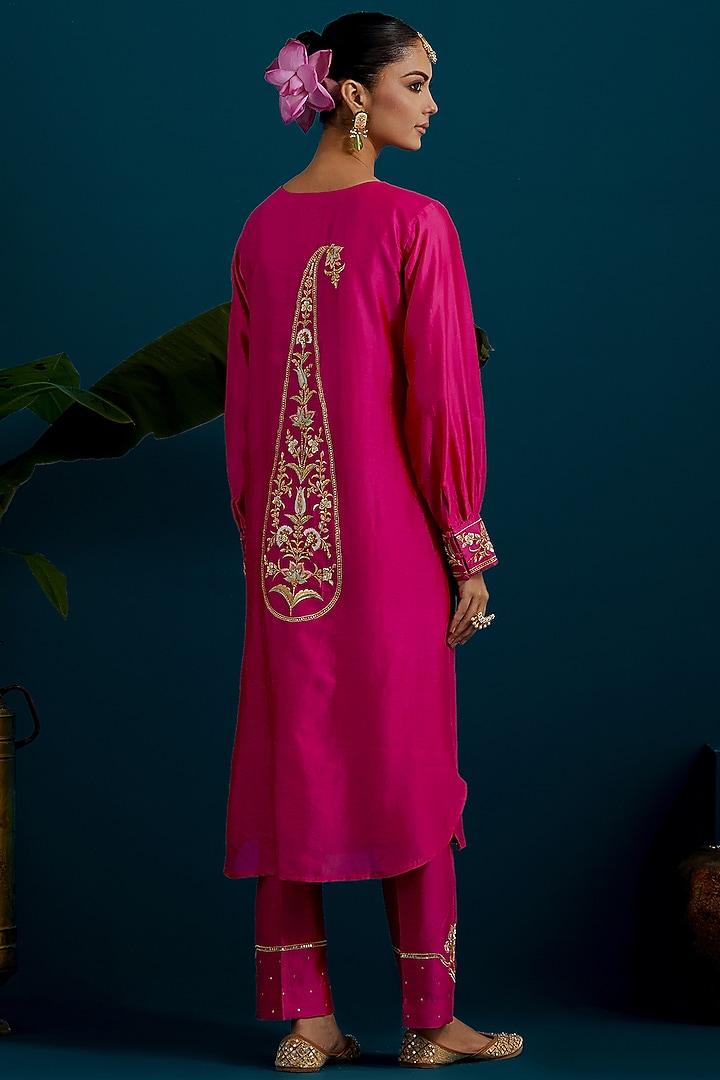 Fuchsia Silk Chanderi Paisley Embroidered Kurta Set by Anantaa By Roohi Trehan at Pernia's Pop Up Shop