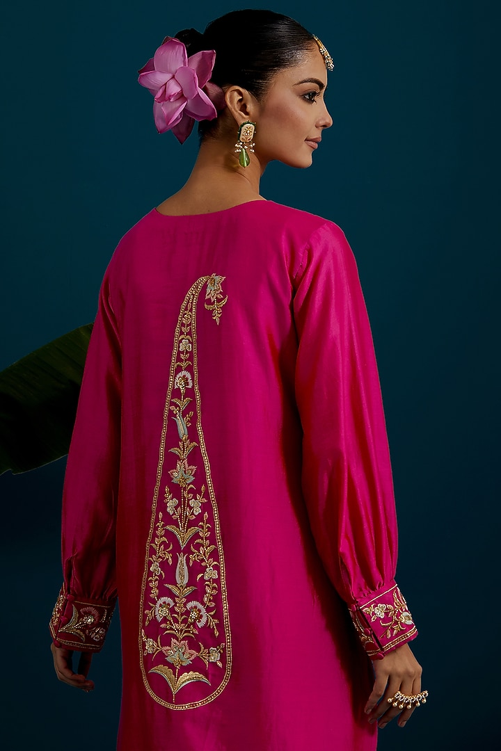 Fuchsia Silk Chanderi Paisley Embroidered Kurta Set by Anantaa By Roohi Trehan at Pernia's Pop Up Shop