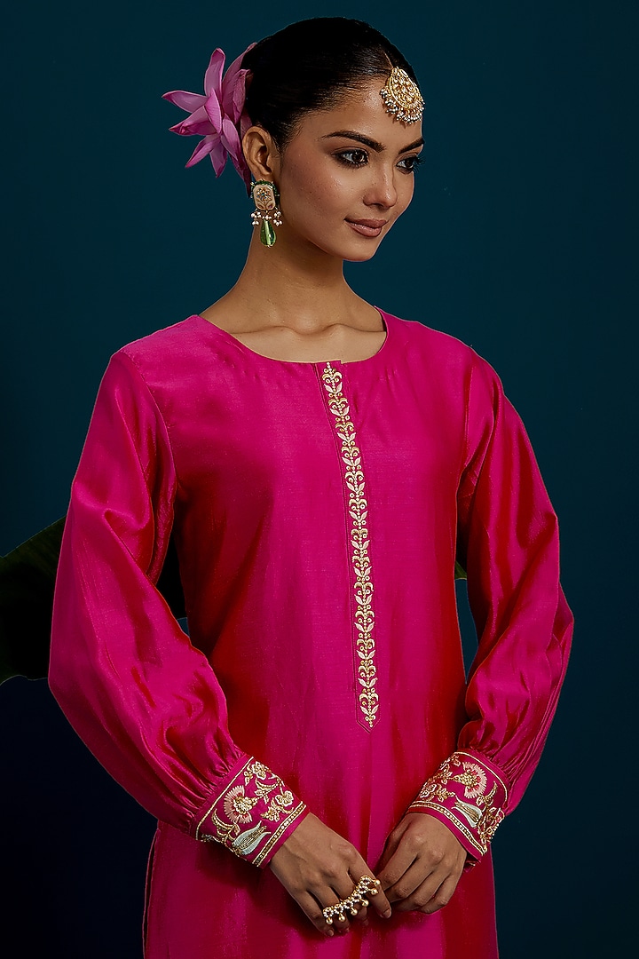 Fuchsia Silk Chanderi Paisley Embroidered Kurta Set by Anantaa By Roohi Trehan at Pernia's Pop Up Shop