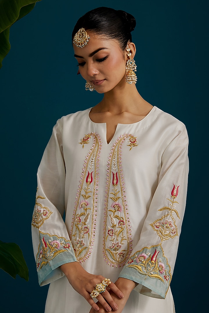 Off-White Silk Chanderi Hand & Machine Embroidered Kurta Set by Anantaa By Roohi Trehan at Pernia's Pop Up Shop