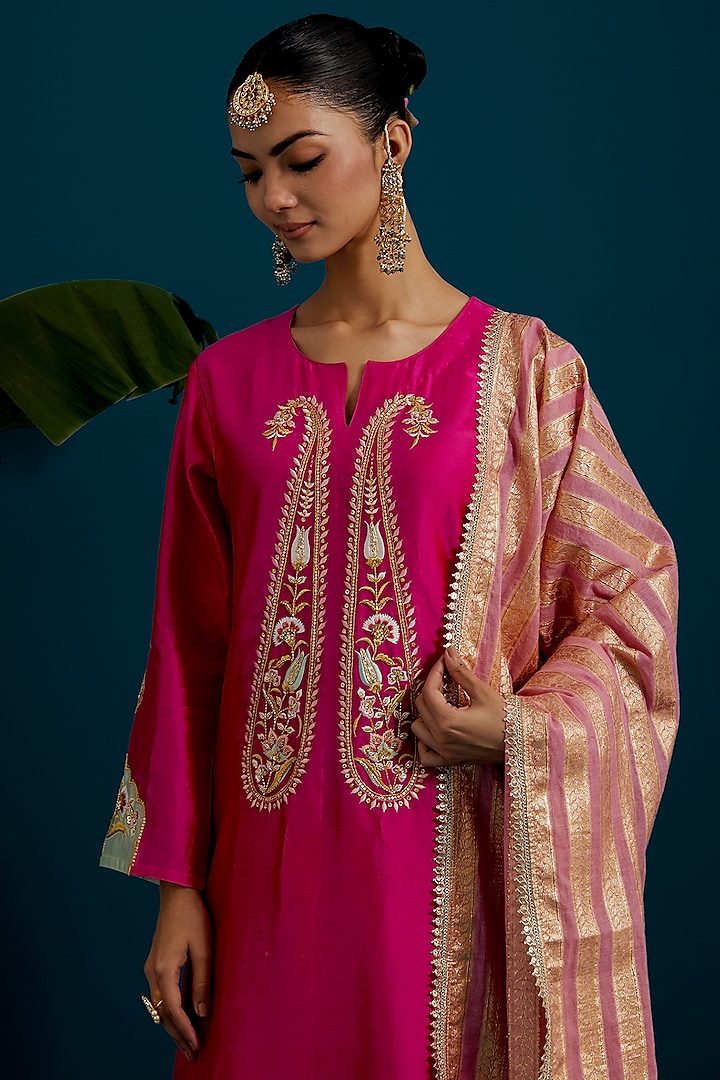 Fuchsia Silk Chanderi Hand & Machine Embroidered Kurta Set by Anantaa By Roohi Trehan at Pernia's Pop Up Shop