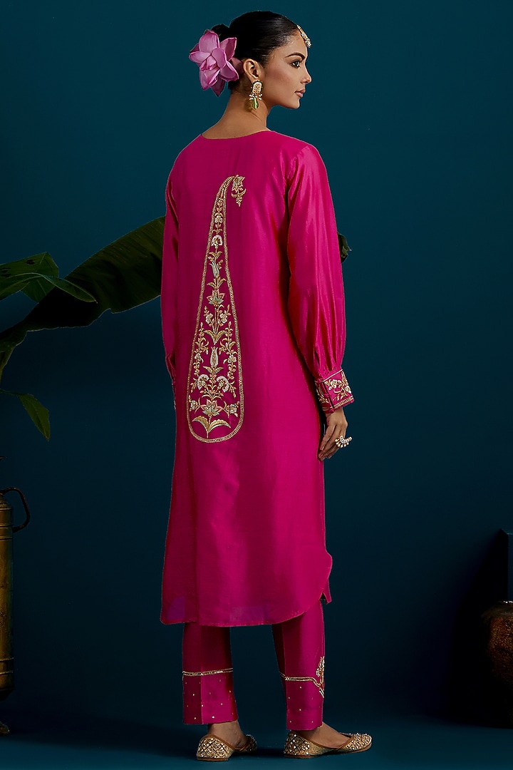 Fuchsia Silk Chanderi Hand & Machine Embroidered Kurta Set by Anantaa By Roohi Trehan at Pernia's Pop Up Shop