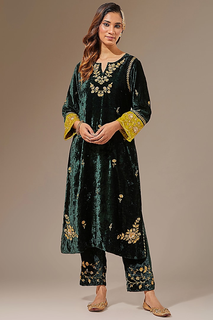 Green Viscose Velvet Hand Embroidered Kurta by Anantaa By Roohi Trehan at Pernia's Pop Up Shop