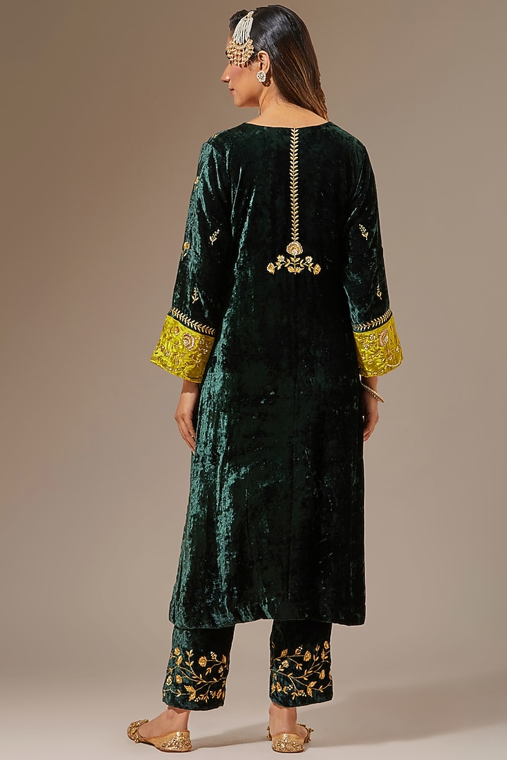 Green Viscose Velvet Hand Embroidered Kurta by Anantaa By Roohi Trehan at Pernia's Pop Up Shop