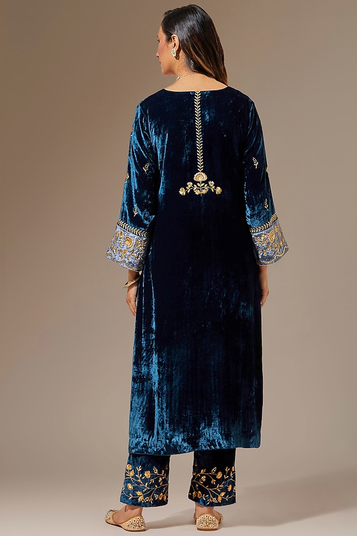 Blue Viscose Velvet Hand Embroidered Kurta by Anantaa By Roohi Trehan at Pernia's Pop Up Shop