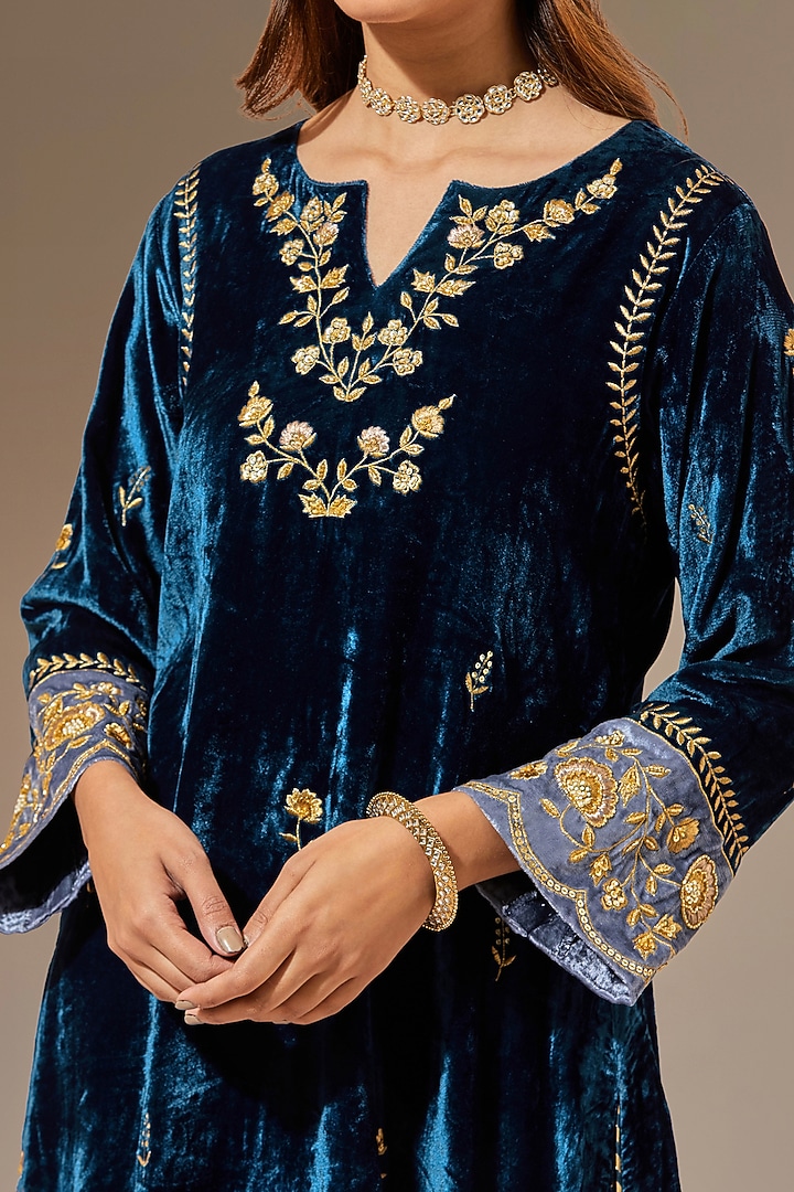 Blue Viscose Velvet Hand Embroidered Kurta by Anantaa By Roohi Trehan at Pernia's Pop Up Shop