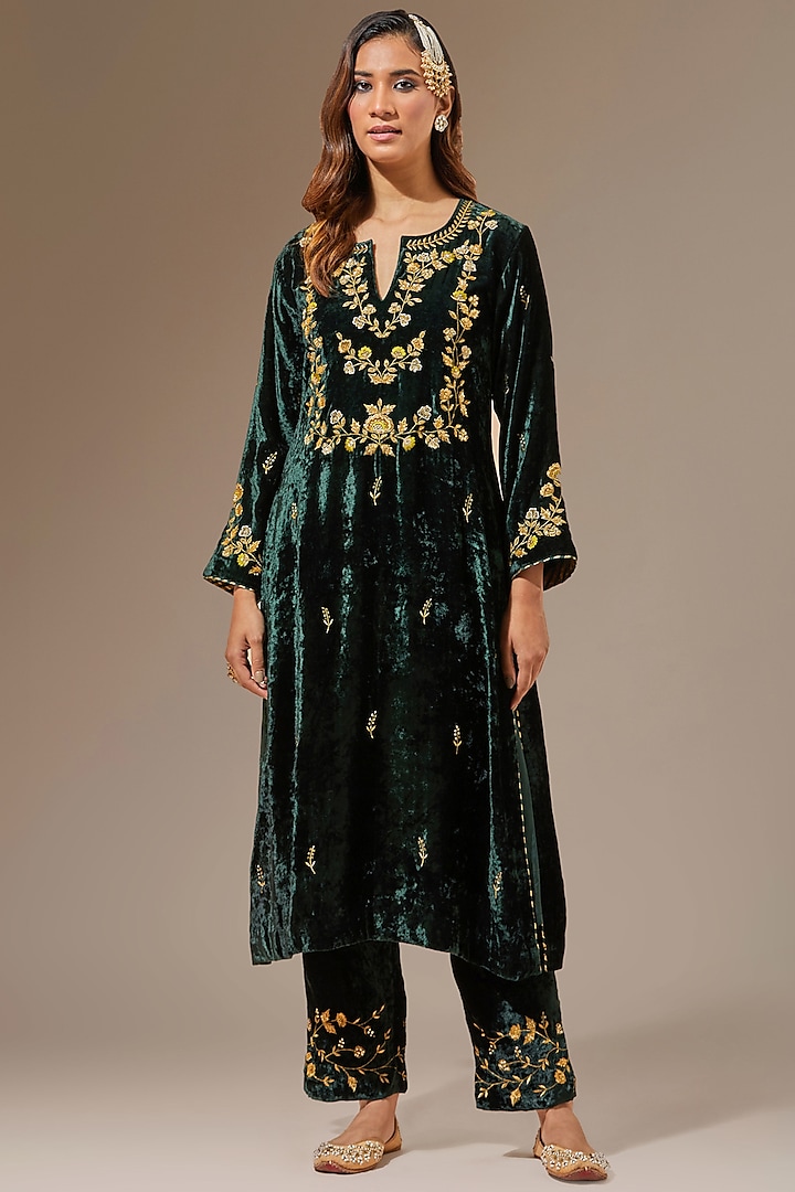 Green Viscose Velvet Hand Embroidered Kurta by Anantaa By Roohi Trehan at Pernia's Pop Up Shop