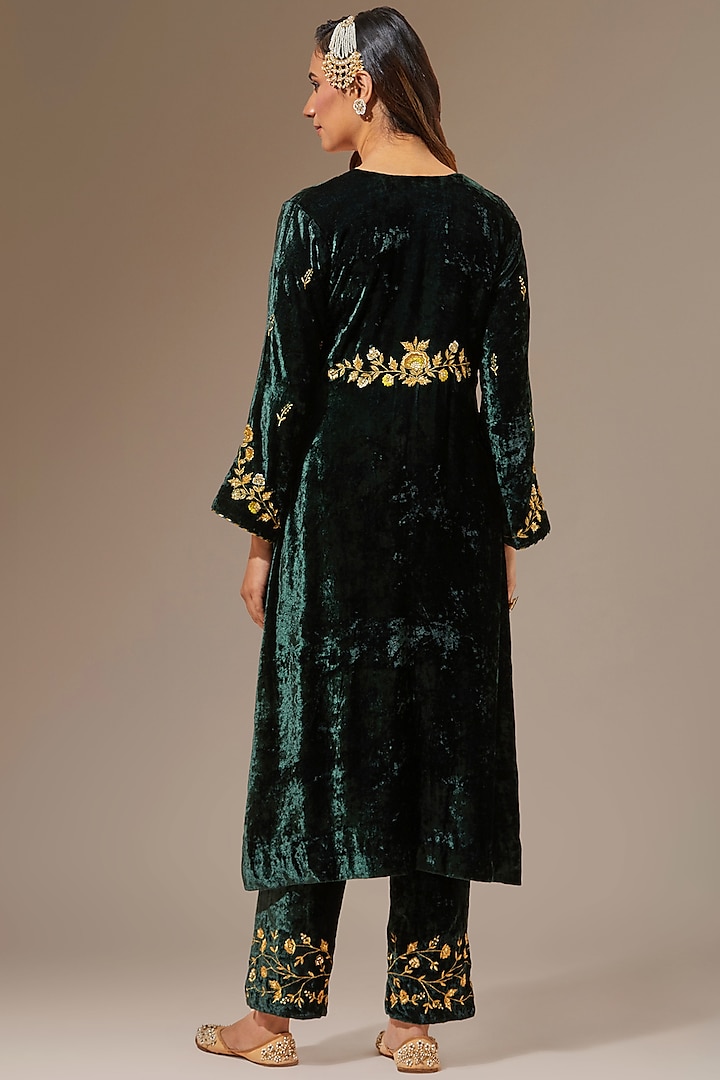 Green Viscose Velvet Hand Embroidered Kurta by Anantaa By Roohi Trehan at Pernia's Pop Up Shop