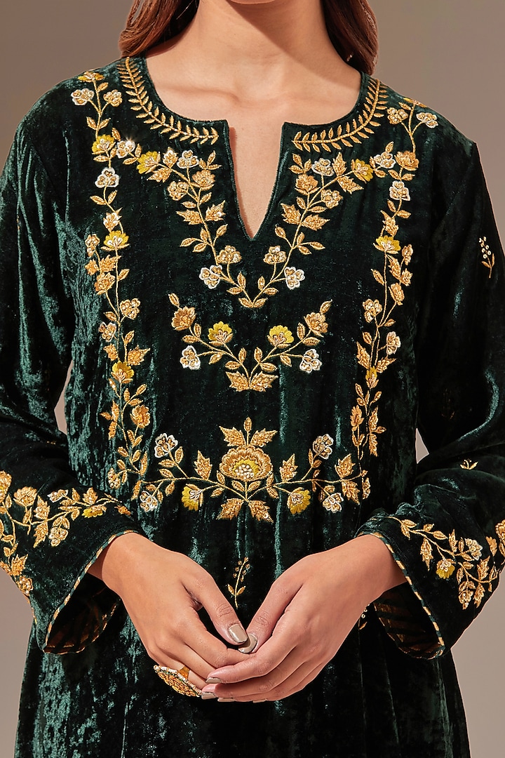 Green Viscose Velvet Hand Embroidered Kurta by Anantaa By Roohi Trehan at Pernia's Pop Up Shop