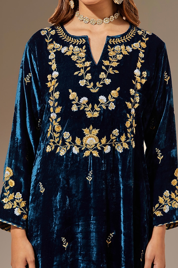 Blue Viscose Velvet Hand Embroidered Kurta by Anantaa By Roohi Trehan at Pernia's Pop Up Shop