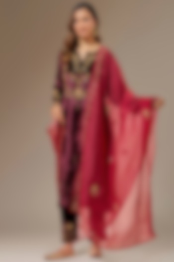 Deep Pink Organza Hand Embroidered Dupatta by Anantaa By Roohi Trehan at Pernia's Pop Up Shop