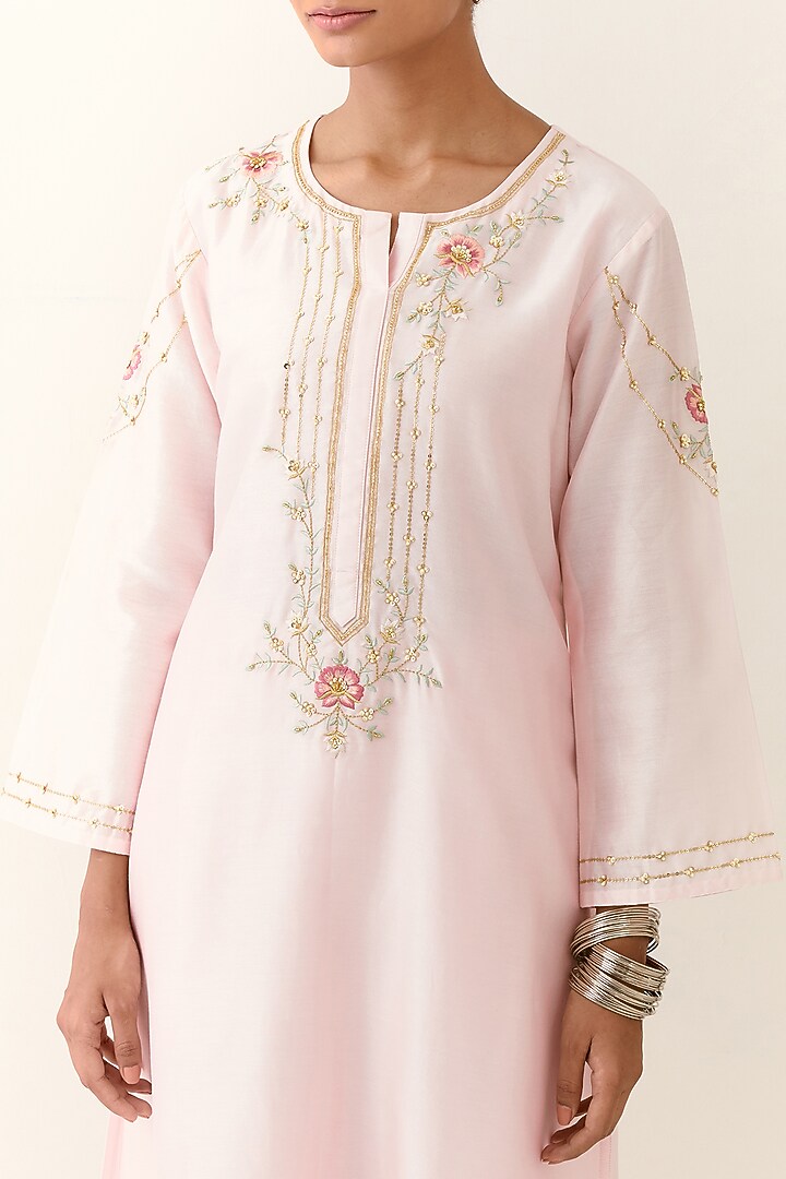 Light Pink Silk Chanderi Hand Embroidered Kurta Set by Anantaa By Roohi Trehan at Pernia's Pop Up Shop