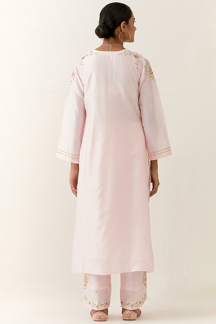 Light Pink Silk Chanderi Hand Embroidered Kurta Set by Anantaa By Roohi Trehan at Pernia's Pop Up Shop