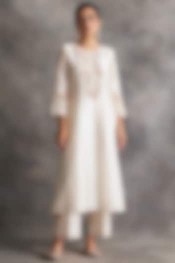 Off-White Silk Chanderi Embroidered Kurta by Anantaa By Roohi Trehan at Pernia's Pop Up Shop