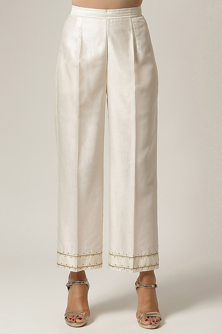 Off-White Silk Chanderi Embroidered Kurta Set by Anantaa By Roohi Trehan at Pernia's Pop Up Shop