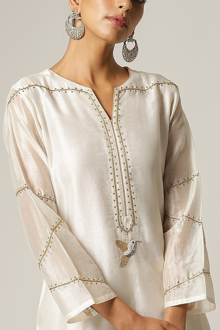 Off-White Silk Chanderi Embroidered Kurta Set by Anantaa By Roohi Trehan at Pernia's Pop Up Shop