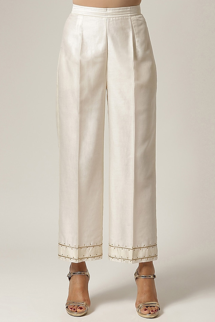 Off-White Silk Chanderi Embroidered Kurta Set by Anantaa By Roohi Trehan at Pernia's Pop Up Shop