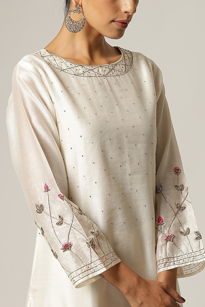 Off-White Silk Chanderi Embroidered Kurta Set by Anantaa By Roohi Trehan at Pernia's Pop Up Shop